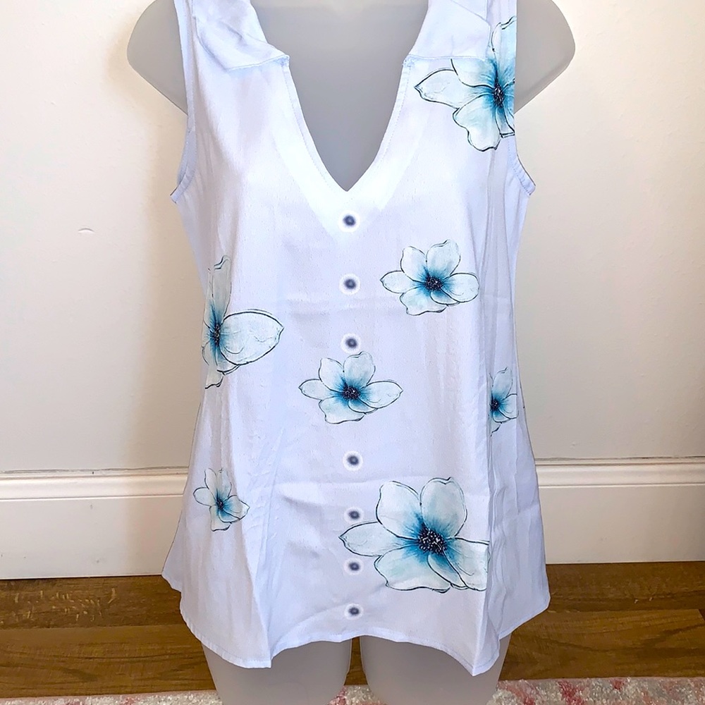 NWTFloral sleeveless blouse. Light blue. Size small.